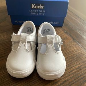 White Ked’s Little Kid's Daphne T-Strap Leather Sneaker